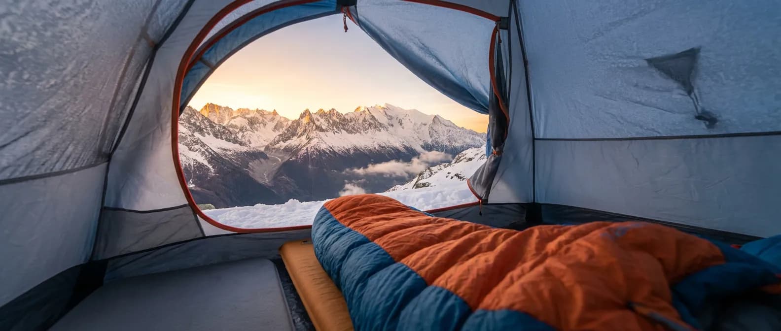 Sac de couchage Valandré Mirage 3/4 en bivouac haute montagne au lever du soleil